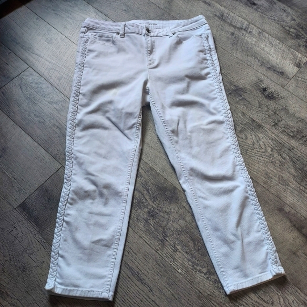 Women's Liz Claiborne White braided boyfriend Skinny Jean capris - size 10